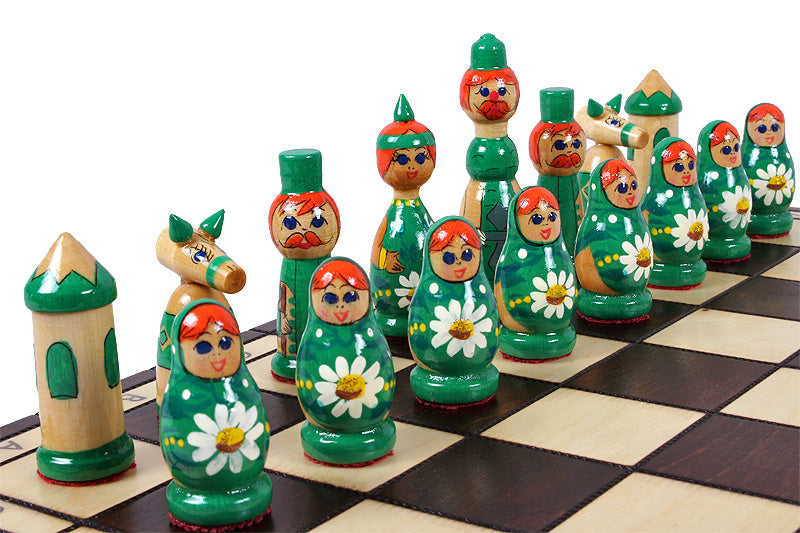 Jeu d'Echecs BABOUCHKA VERT sculpté en bois de bouleau, de taille moyenne (42 x 42cm) - Ensemble Complet - 06f8f9edcce7eecf673bb2d2429a5f53