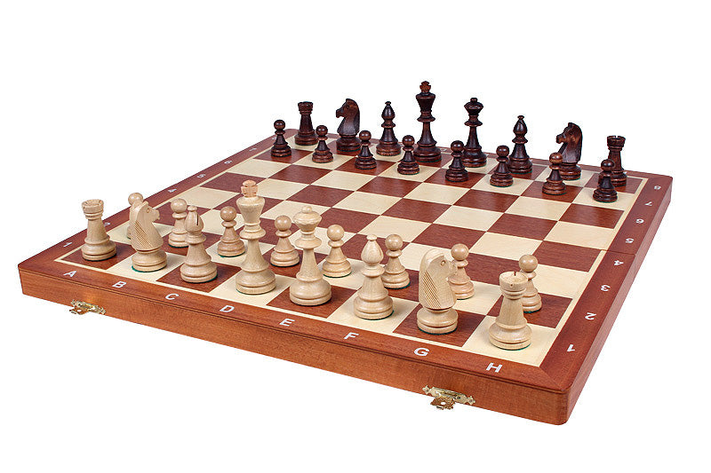 Jeu d'échecs DE TOURNOI No 6 en bois de charme avec l'échiquier en marqueterie de bois d'acajou et sycomore, de grande taille (54 x 54cm) - Ensemble Complet - Jeu d'échecs DE TOURNOI No 6 en bois de charme avec l'échiquier en marqueterie de bois d'acajou et sycomore, de grande taille (54 x 54cm) - Ensemble Complet