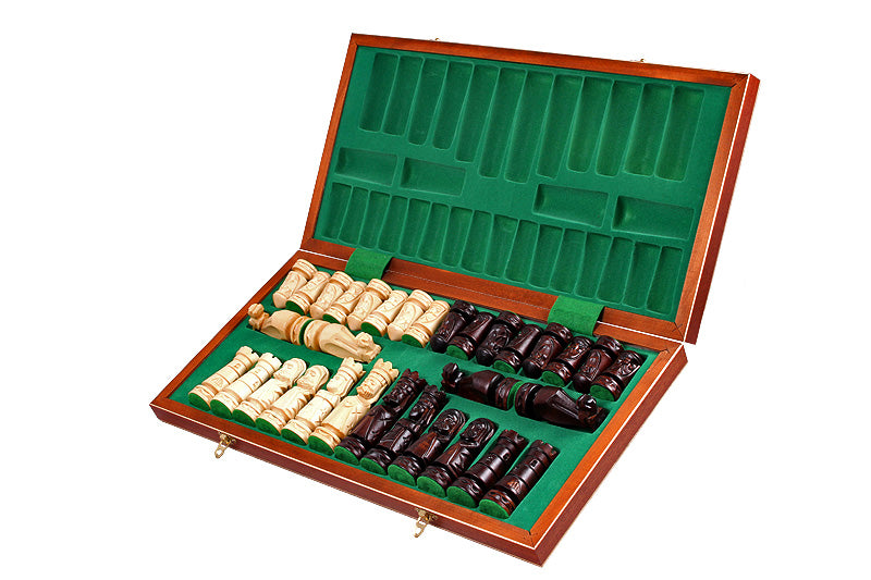 Jeu d'échecs en bois sculpté DU CHÂTEAU (60 x 60 cm) avec l'échiquier en marqueterie de bois d'acajou et sycomore - ff95190a6f222af57e9e01c9cb95510d