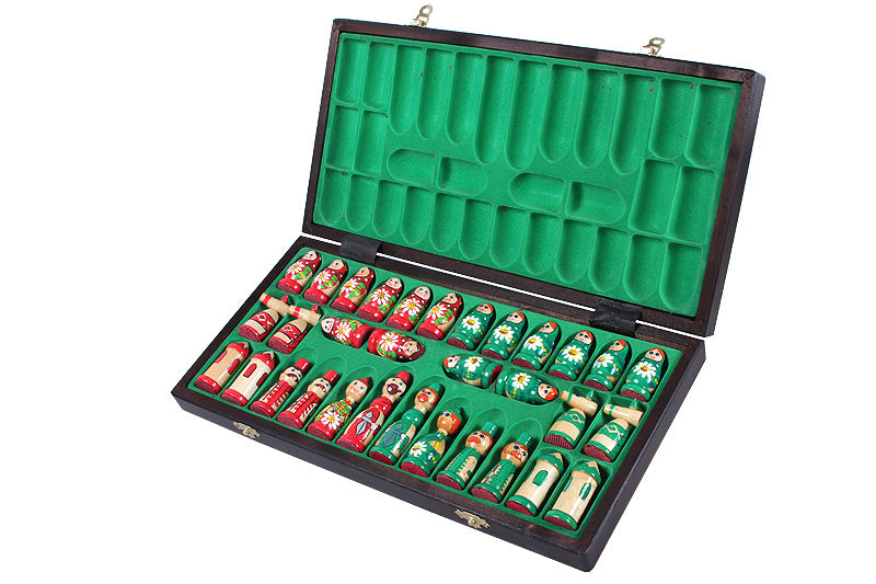 Jeu d'Echecs BABOUCHKA VERT sculpté en bois de bouleau, de taille moyenne (42 x 42cm) - Ensemble Complet - 5294455ada21d3c598d2a20de74f39b9