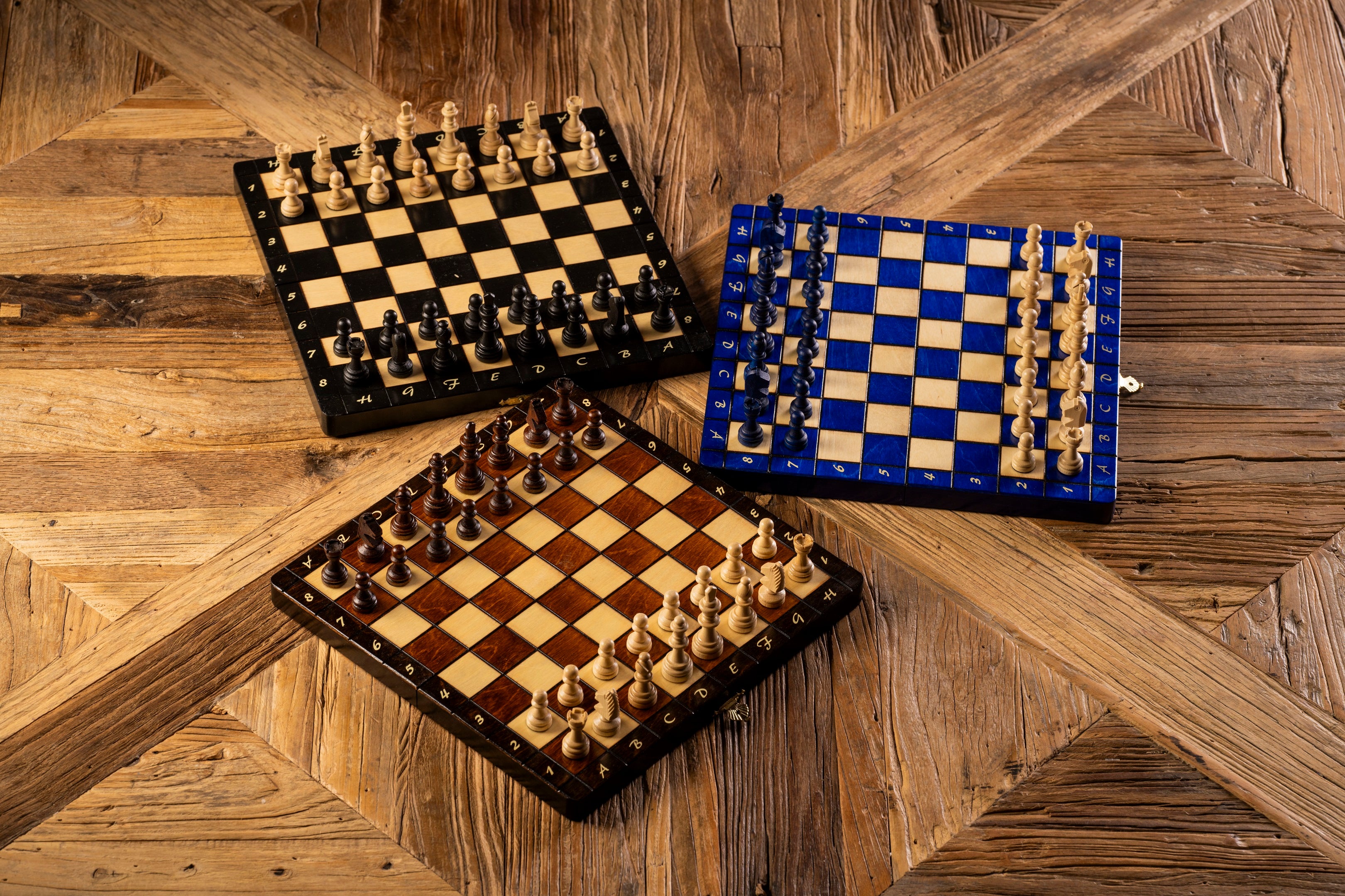 Jeu d'échecs MAGNETIQUE en bois de charme, pliant, de petite taille (28 x 28cm) - Ensemble Complet - Jeu d'échecs MAGNETIQUE en bois de charme, pliant, de petite taille (28 x 28cm) - Ensemble Complet