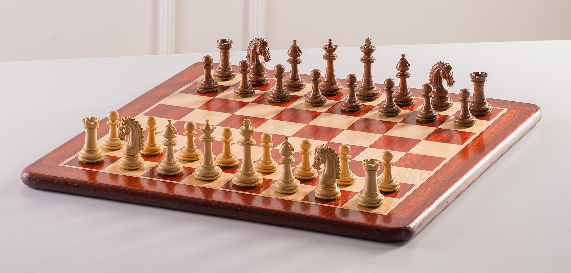 Pièces d'échecs Sheikh Acacia en bois d'acacia et de buis - Taille 3,75'' - Pièces d'échecs Sheikh Acacia en bois d'acacia et de buis - Taille 3,75''