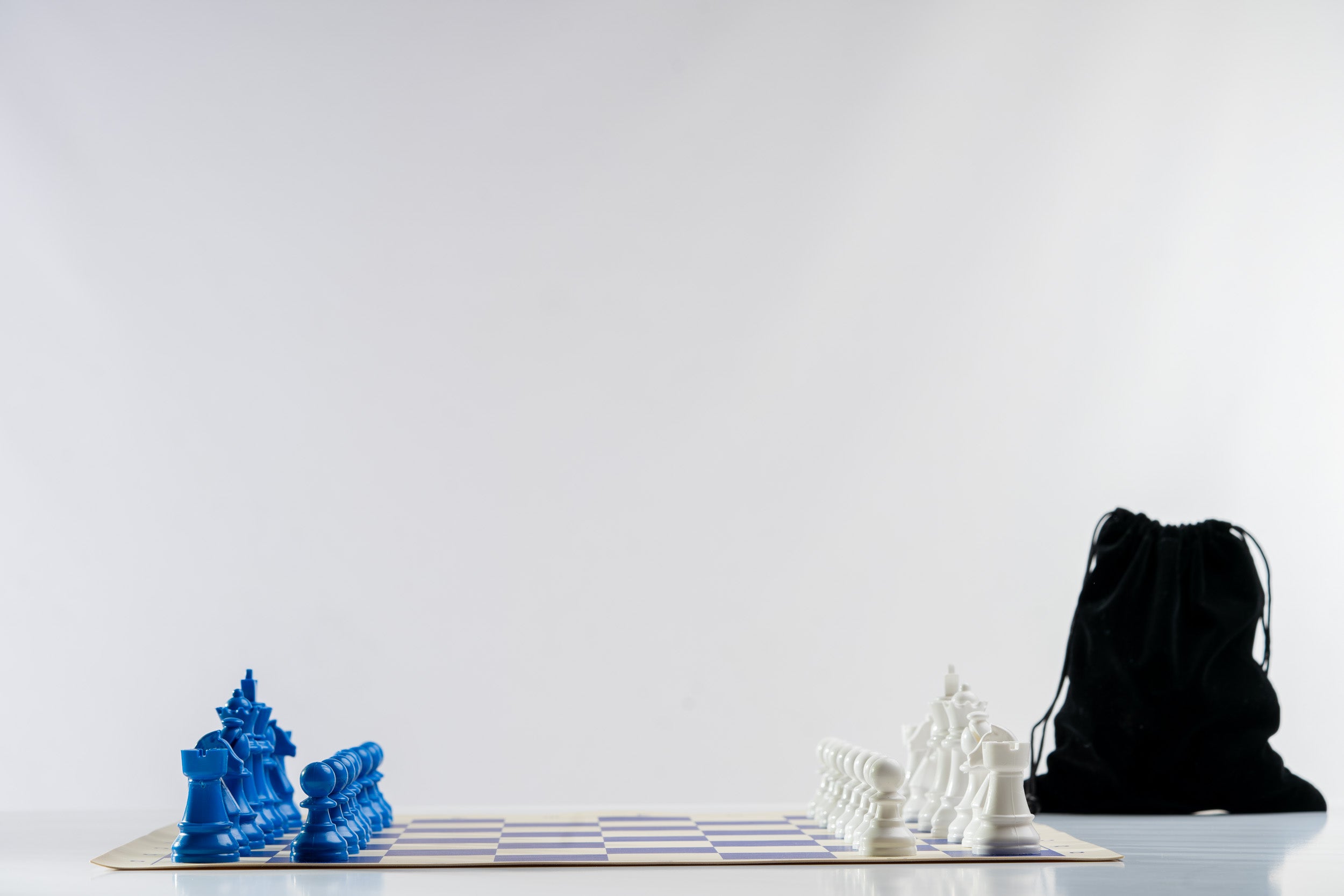 Pièces d'échecs en plastique Staunton, bleues de taille 6 (roi 95mm) - Pièces d'échecs en plastique Staunton, bleues de taille 6 (roi 95mm)