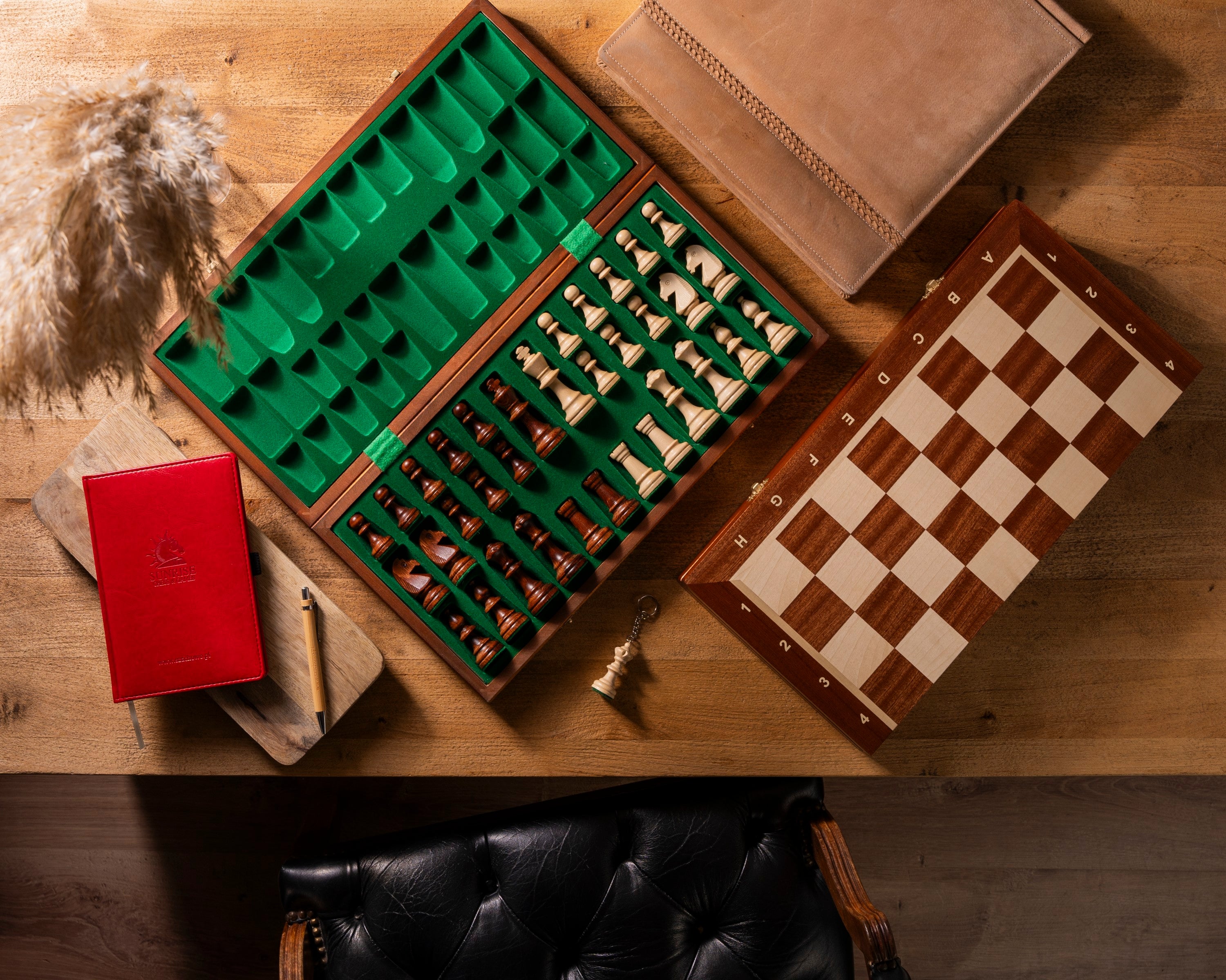 Jeu d'échecs de Tournoi en marqueterie de bois d'acajou et sycomore de taille 5 - Ensemble Complet avec 2 Dames supplémentaires - Jeu d'échecs de Tournoi en marqueterie de bois d'acajou et sycomore de taille 5 - Ensemble Complet avec 2 Dames supplémentaires