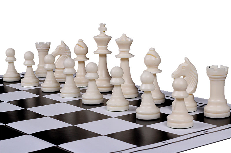 Les pièces d'échecs en plastique crème et noires de taille 6 dans un poly-sac (roi 96 mm) - a2d4e28c348064eebc8570f671b5c652