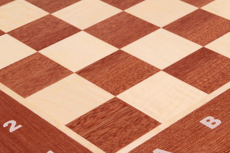 Jeu d'échecs DE TOURNOI No 4 en bois de charme avec l'échiquier en marqueterie de bois d'acajou et sycomore, de petite taille (42 x 42cm) - Ensemble Complet - 0ba95df28403d9a08721a58fea5c19a2