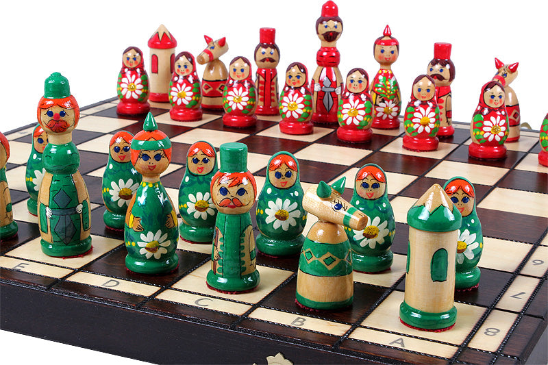 Jeu d'Echecs BABOUCHKA VERT sculpté en bois de bouleau, de taille moyenne (42 x 42cm) - Ensemble Complet - d6d999f9cb37cfc396bab160e4ecaab3