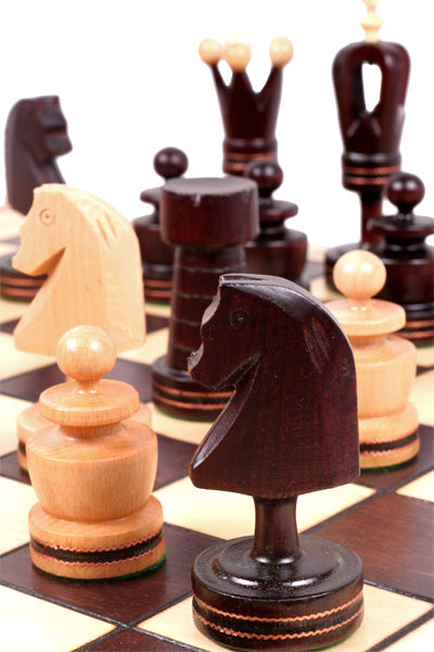 Jeu d'Echecs ROYAL avec incrustations en laiton, en bois bois de charme et de cerisier sauvage, de grande taille (50 x 50cm) - Ensemble Complet - Jeu d'Echecs ROYAL avec incrustations en laiton, en bois bois de charme et de cerisier sauvage, de grande taille (50 x 50cm) - Ensemble Complet