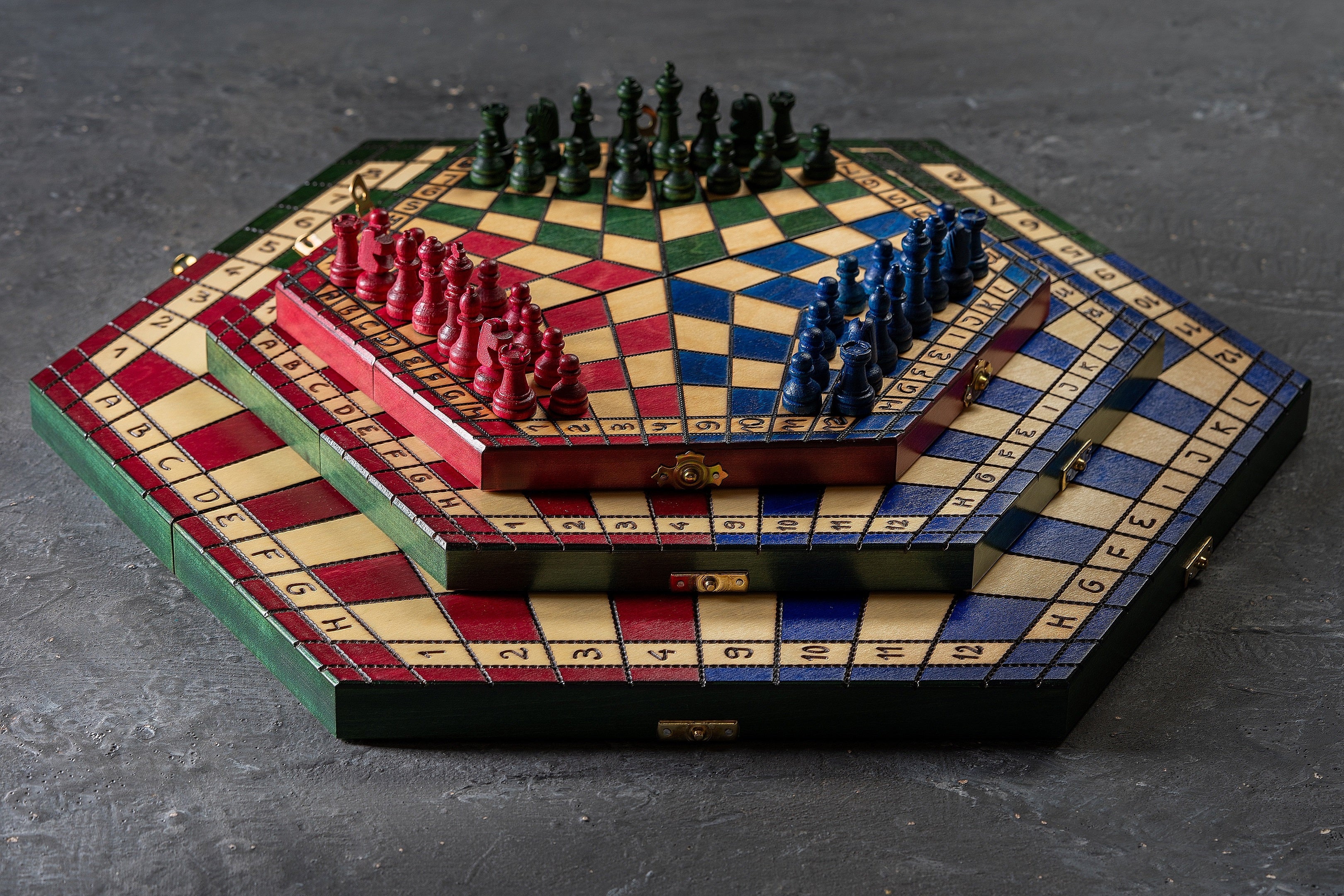 Jeu d'échecs en bois YALTA 3 Joueurs de taille moyenne (35 x 20cm) - jeu tricolore - Jeu d'échecs en bois YALTA 3 Joueurs de taille moyenne (35 x 20cm) - jeu tricolore
