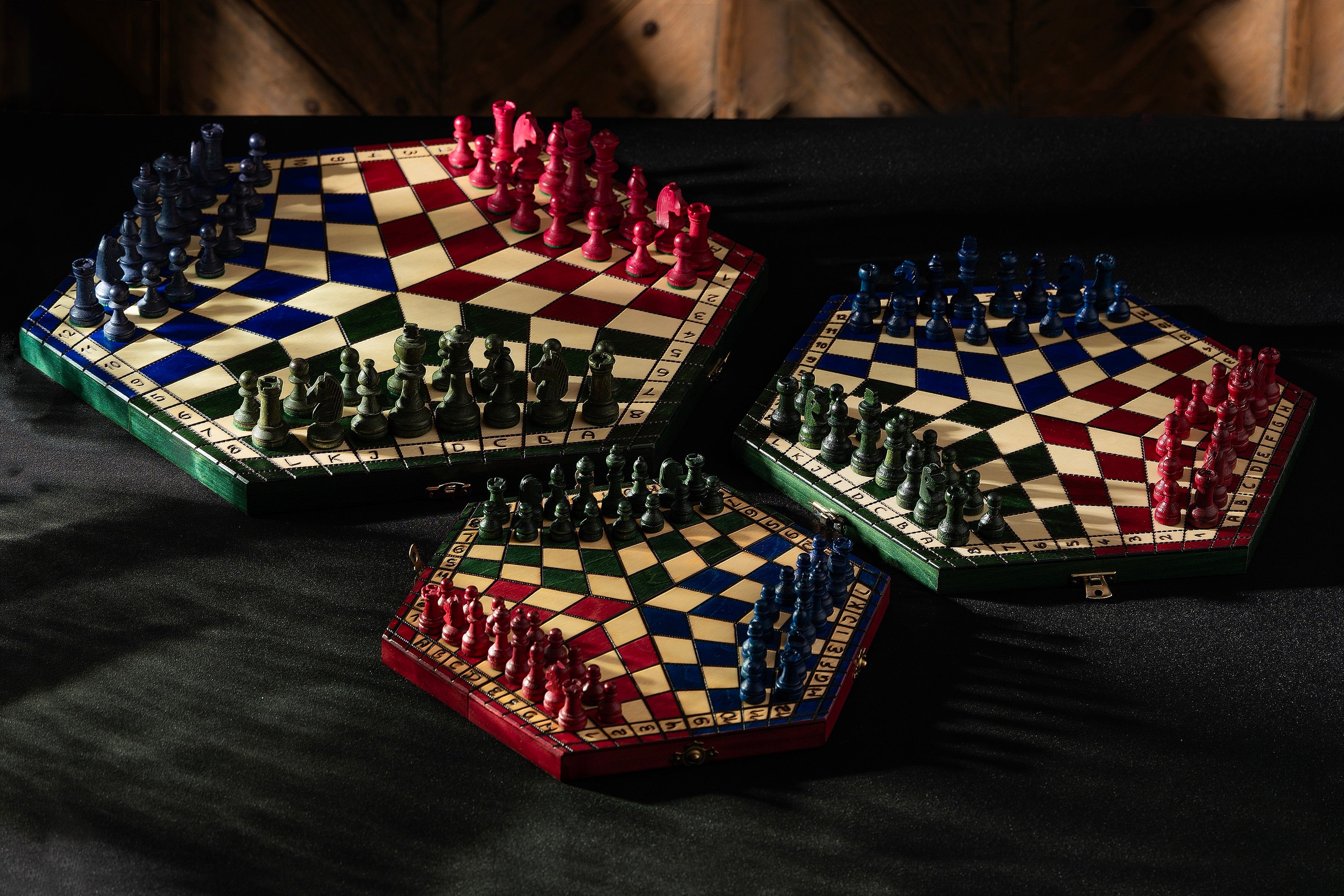 Jeu d'échecs en bois YALTA 3 Joueurs de taille moyenne (35 x 20cm) - jeu tricolore - Jeu d'échecs en bois YALTA 3 Joueurs de taille moyenne (35 x 20cm) - jeu tricolore