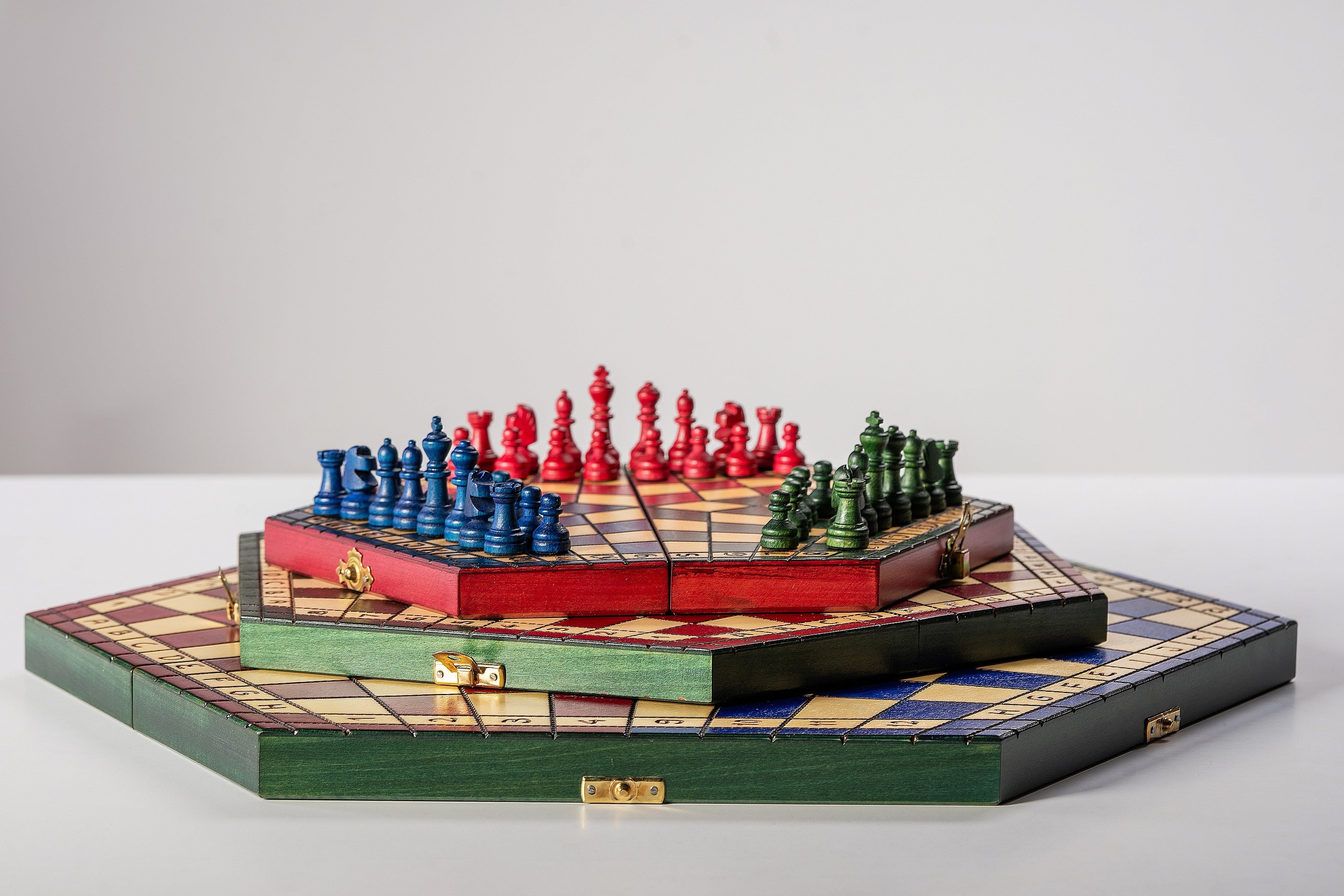 Jeu d'échecs en bois YALTA 3 Joueurs de taille moyenne (35 x 20cm) - jeu tricolore - Jeu d'échecs en bois YALTA 3 Joueurs de taille moyenne (35 x 20cm) - jeu tricolore