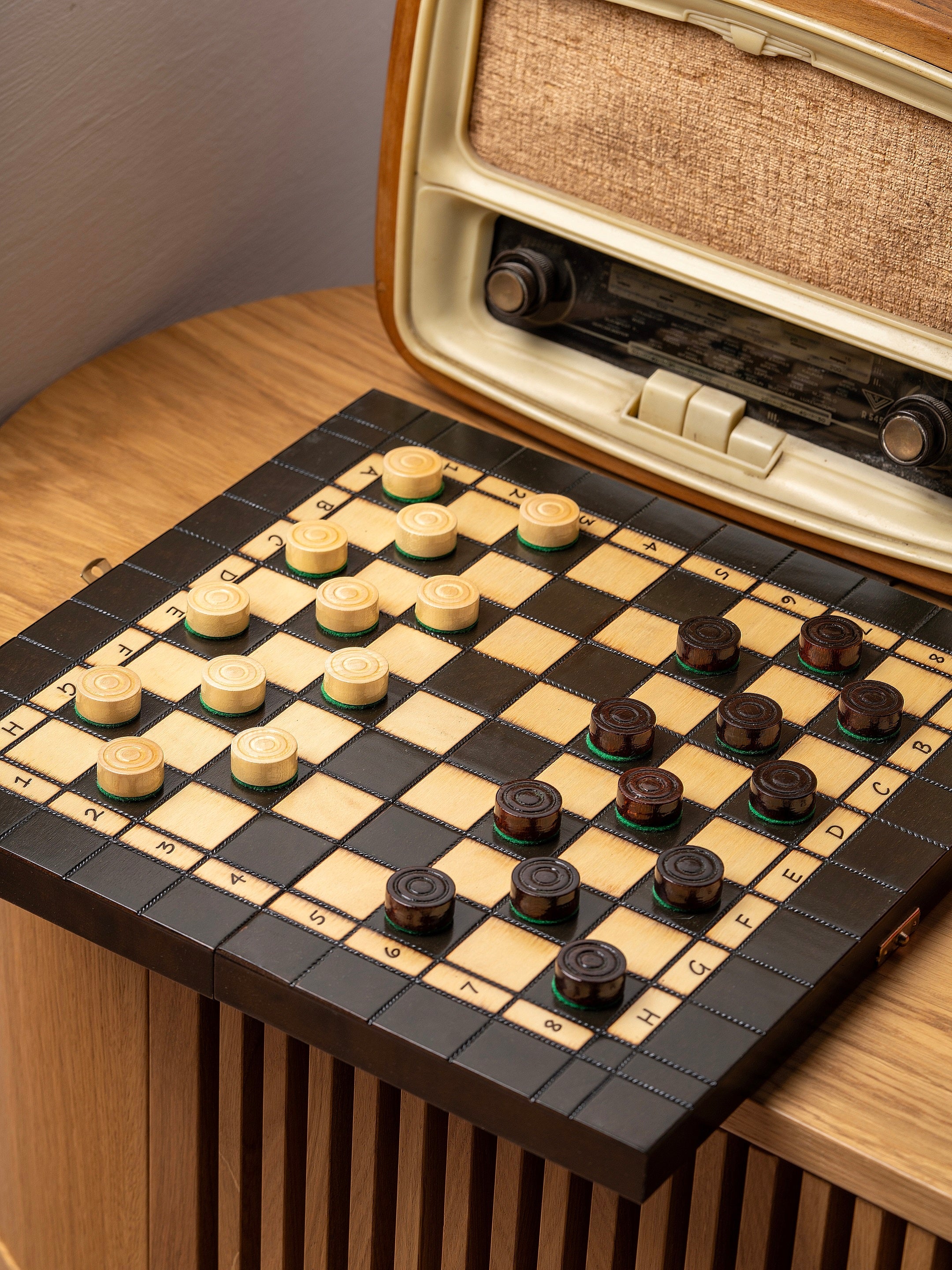 Jeu d'Echecs et de Dames Pliable en bois de charme, de petite taille (35 x 35cm) - Ensemble comprenant deux jeux pour deux joueurs - 0435bb6f073548d6ba9acce400f22313