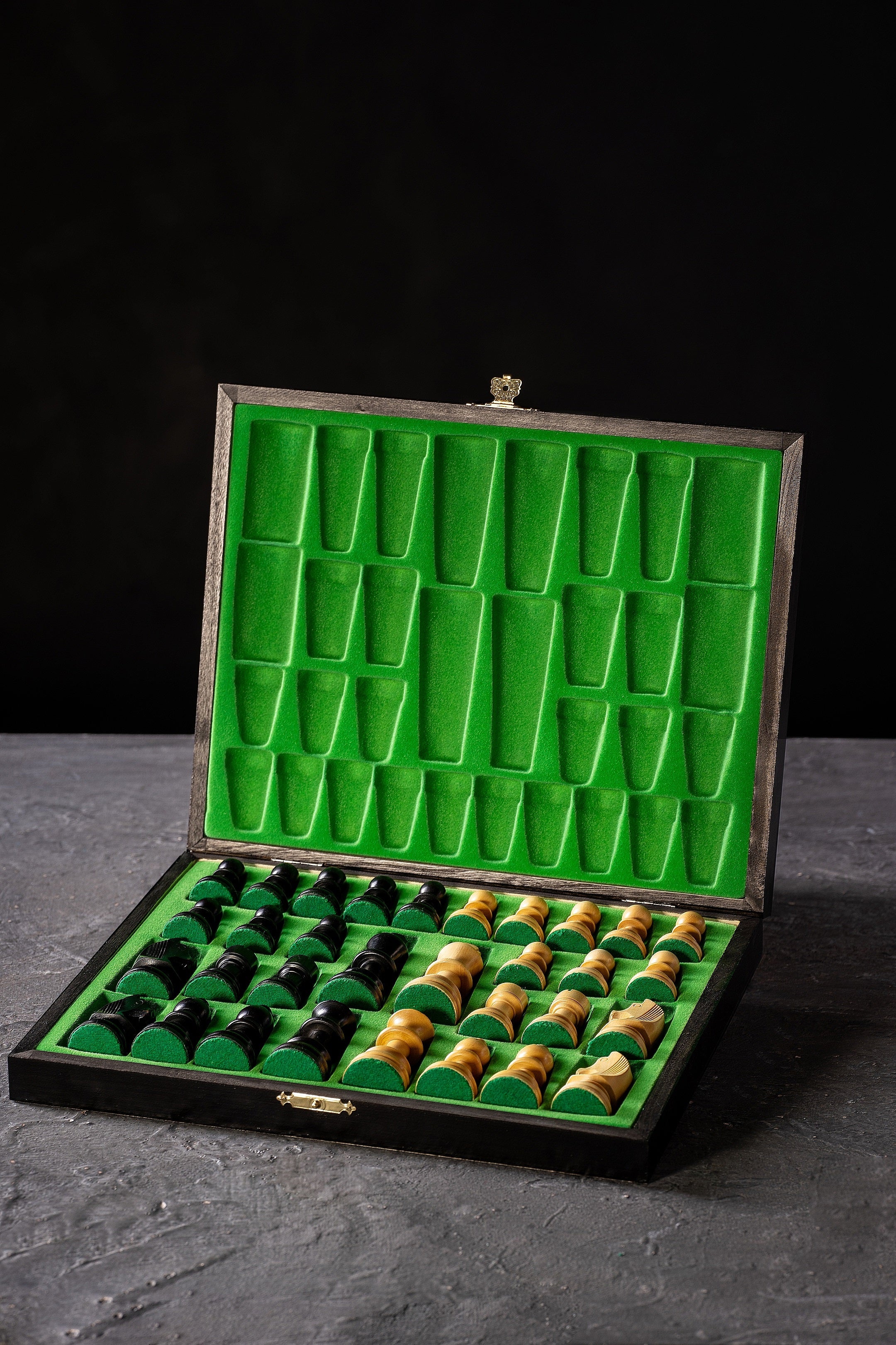 Coffret Luxe de bois pour rangement des pieces d'echecs de taille 5 - teinté en noir - d20e85c884e0a28b717ee6ccadb89dbb