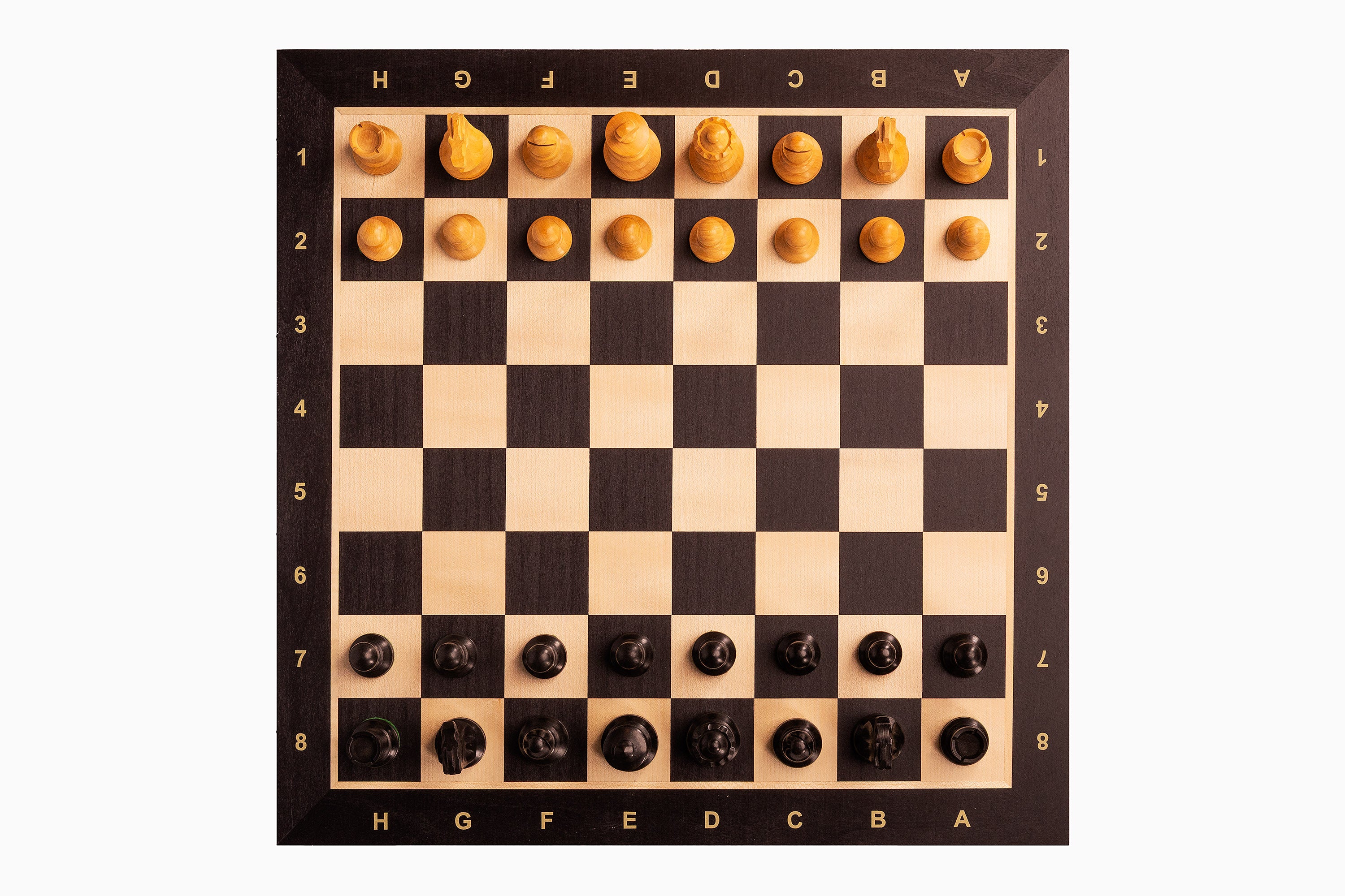 Échiquier Noir avec coordonnées en marqueterie de bois de sycomore teinté et naturel + Pièces d'échecs French Ebonized - Ensemble de taille 6 - Échiquier Noir avec coordonnées en marqueterie de bois de sycomore teinté et naturel + Pièces d'échecs French Ebonized - Ensemble de taille 6