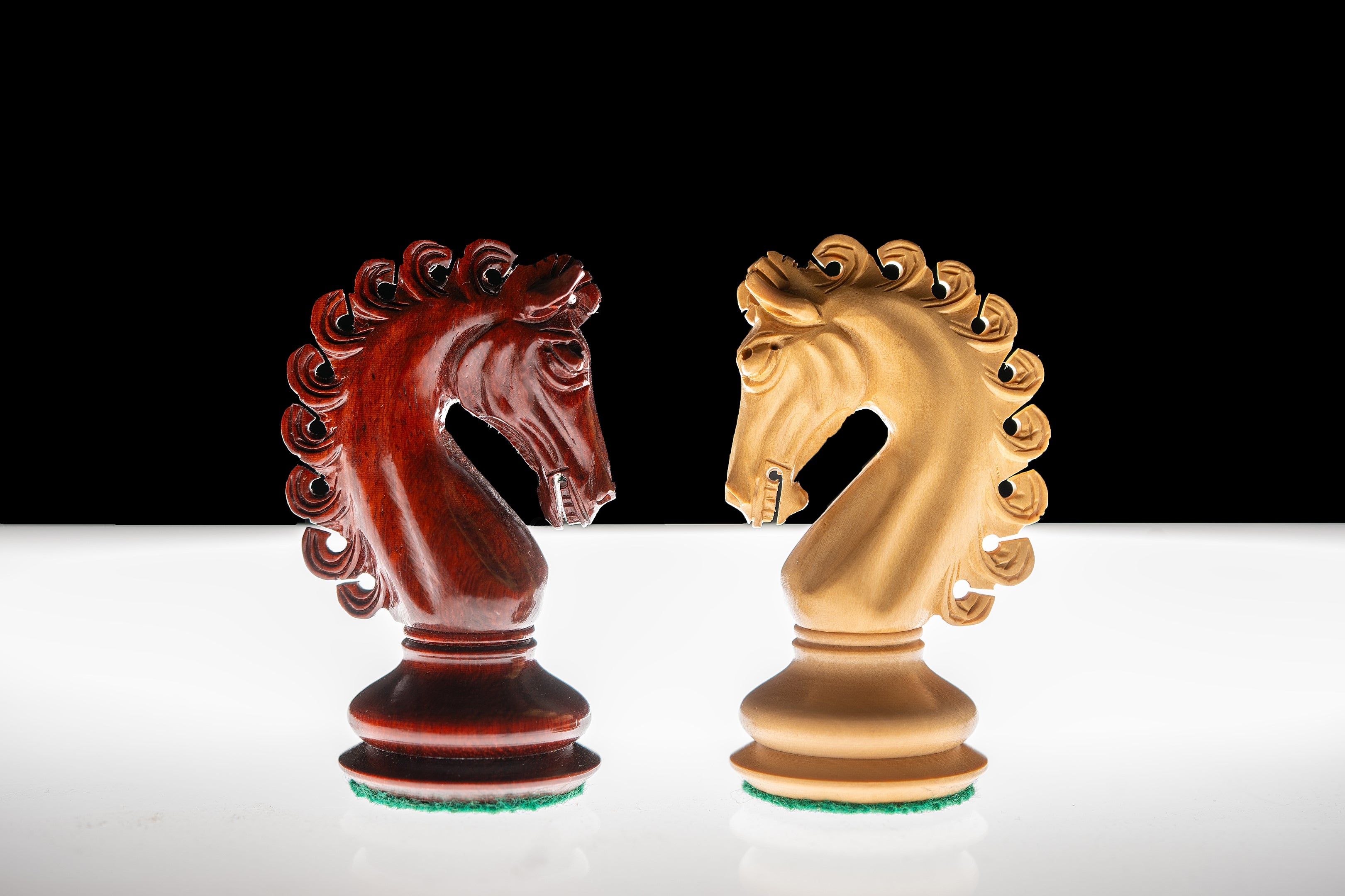 Pièces d'échecs Empire Redwood en bois de padouk et buis - Taille 4,25'' - 24733d49e04204032b3fee1ed2190c71