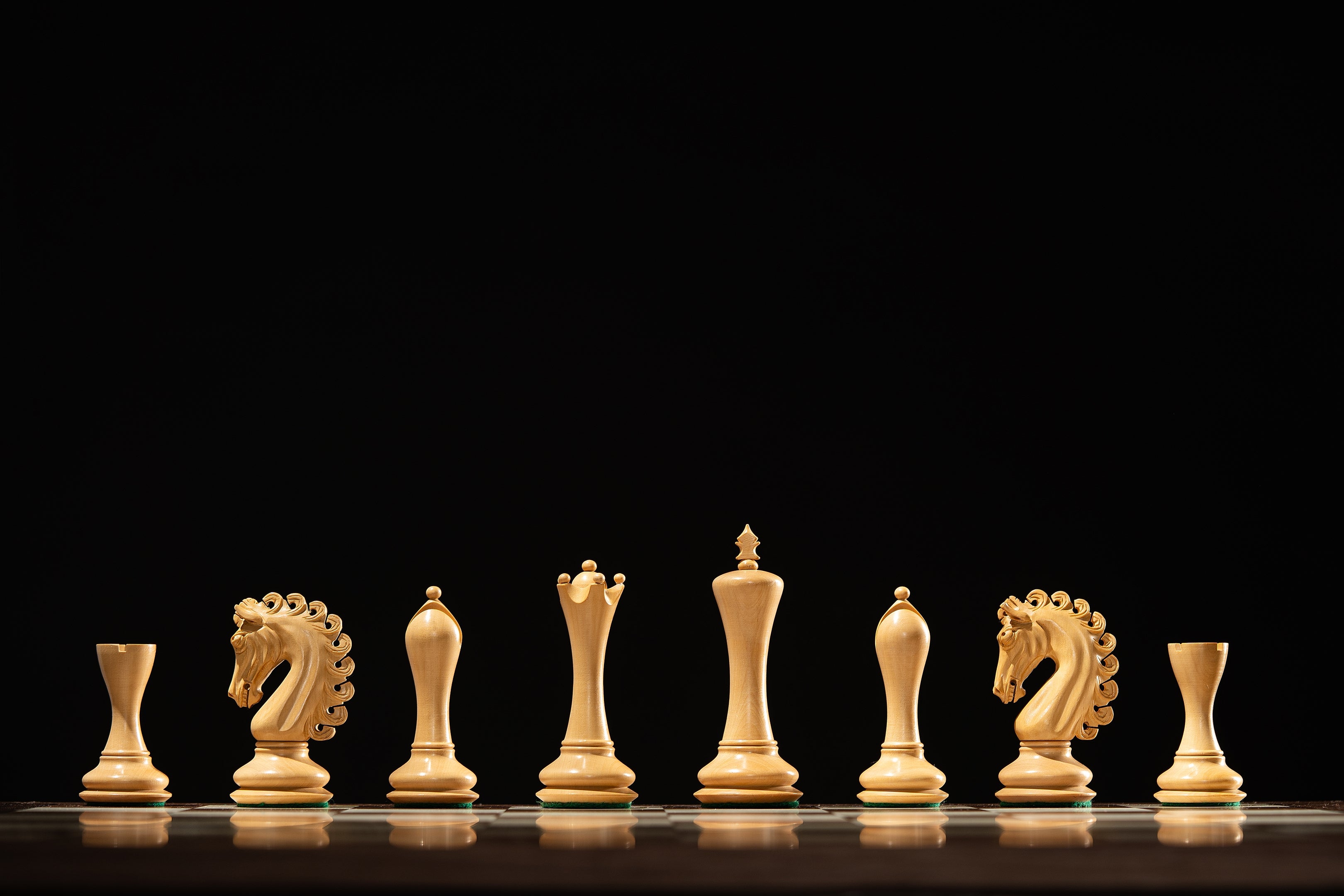 Pièces d'échecs Empire Redwood en bois de padouk et buis - Taille 4,25'' - a5177993fdea2c14ff88bd7680adfdc9