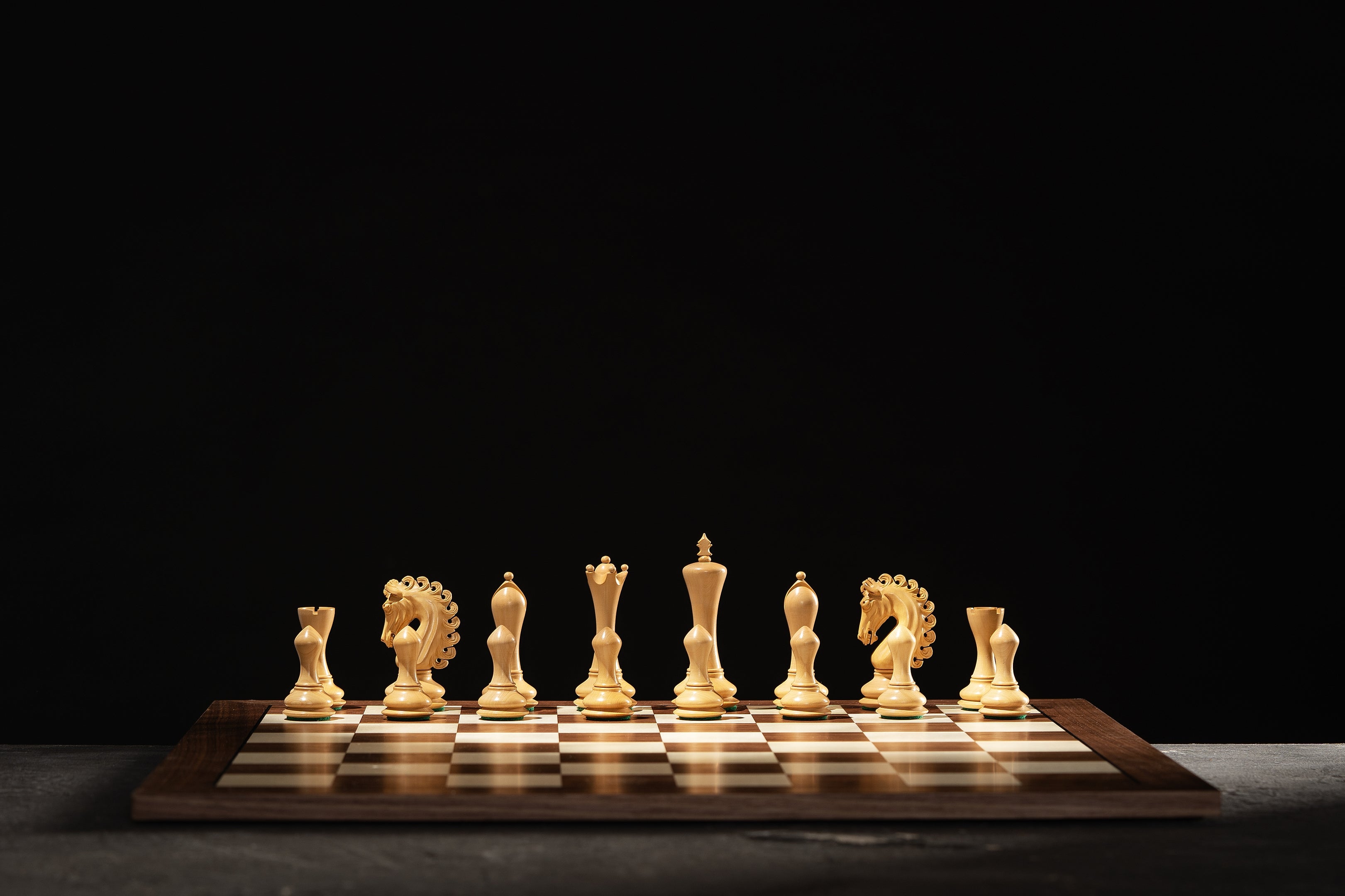 Pièces d'échecs Empire Redwood en bois de padouk et buis - Taille 4,25'' - abddb8ca334239c3cdf1e248bf25b124