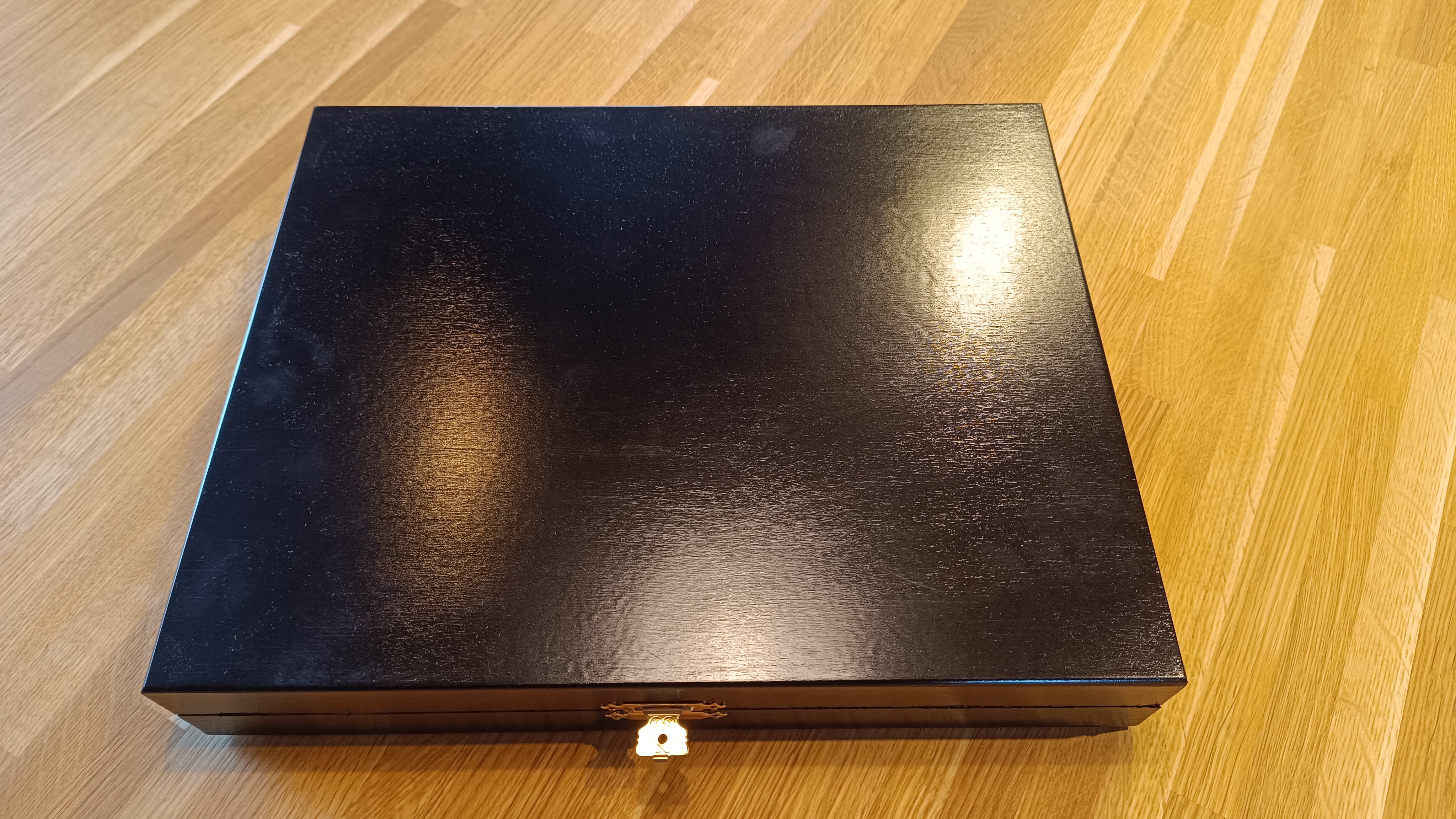 Sunrise Staunton n° 5 (roi 90 mm) dans un élégant coffret en bois - ef46cc44dc2383cf4a9514e988af01be