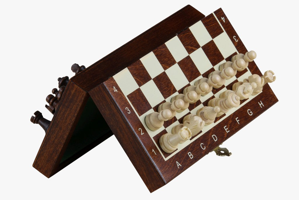 Jeu d'échecs MAGNETIQUE MINI en bois de charme, pliant, de petite taille (20 x 20cm) - Ensemble Complet - 6495dd2779c81f0d463551f742047515