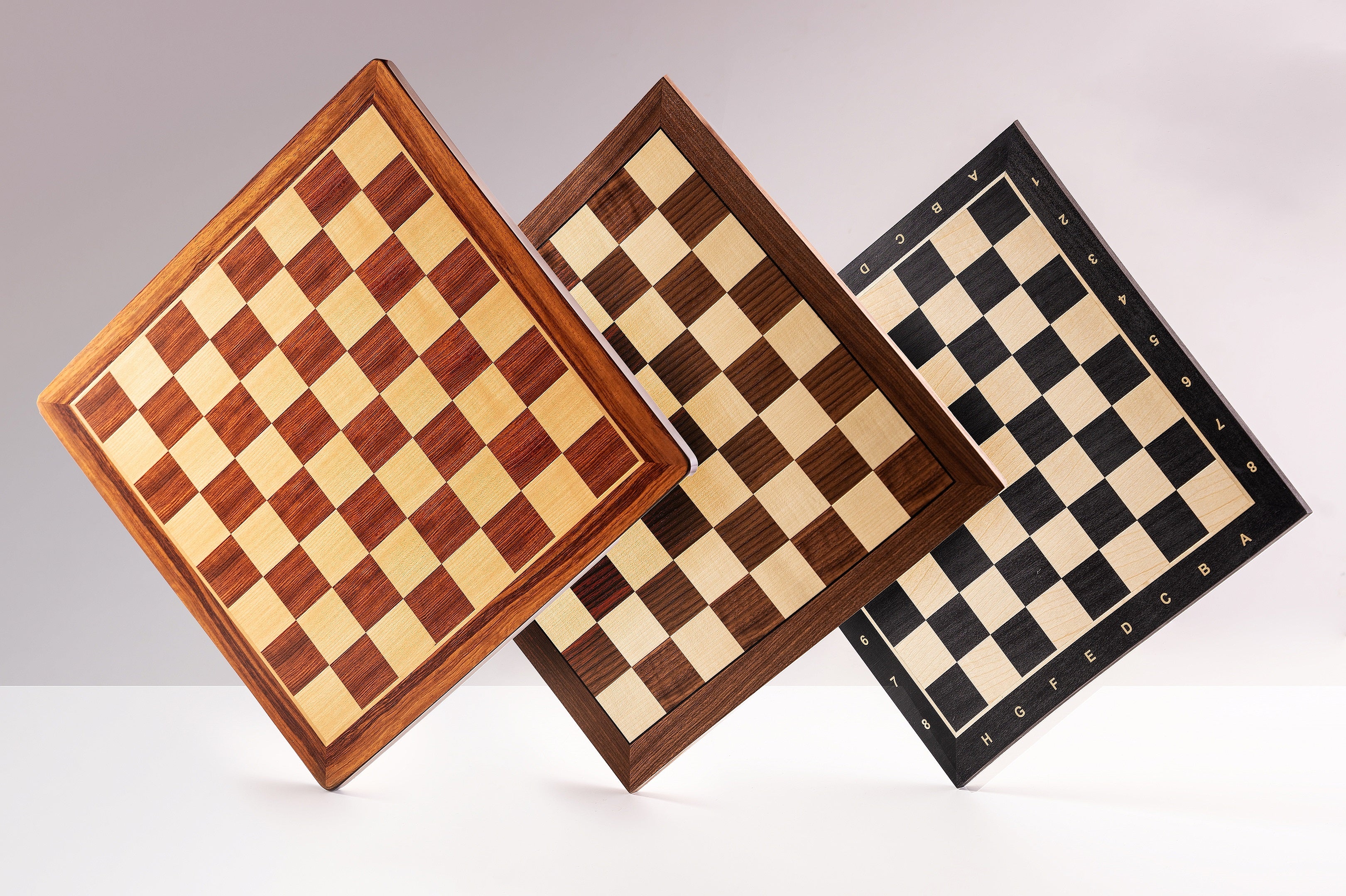 Echiquier en marqueterie de bois de padouk et d'érable - échiquier classique de Taille 5 (avec coins arrondis) - Echiquier en marqueterie de bois de padouk et d'érable - échiquier classique de Taille 5 (avec coins arrondis)