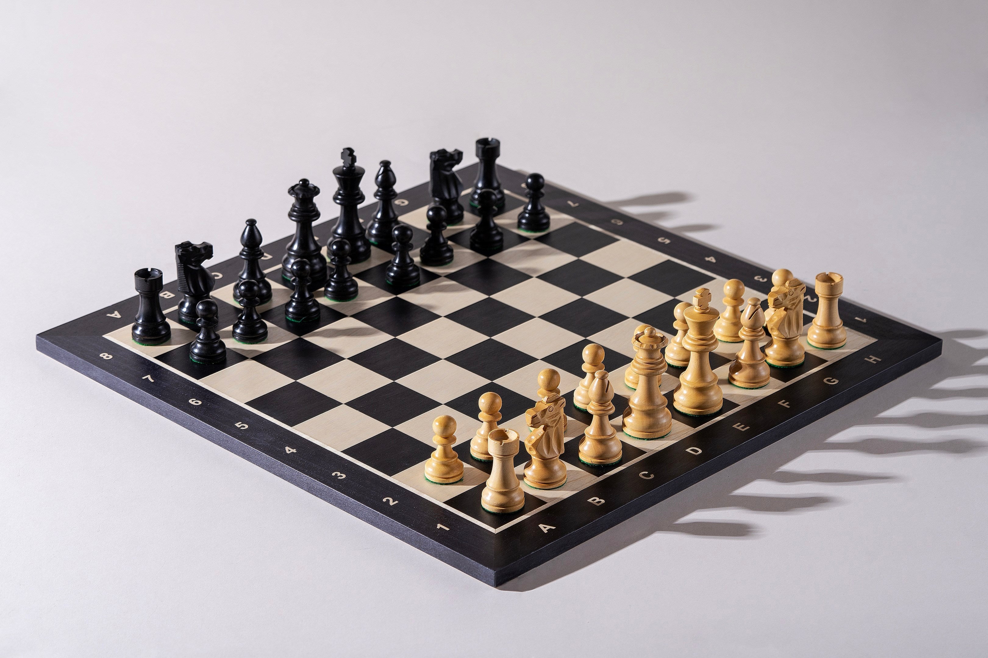Pièces d'échecs French en bois de buis teinté et naturel - Taille 4,00'' - Pièces d'échecs French en bois de buis teinté et naturel - Taille 4,00''