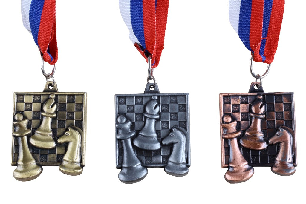Médaille Echecs carrée de 43x48mm - Médaille de bronze - Médaille Echecs carrée de 43x48mm - Médaille de bronze