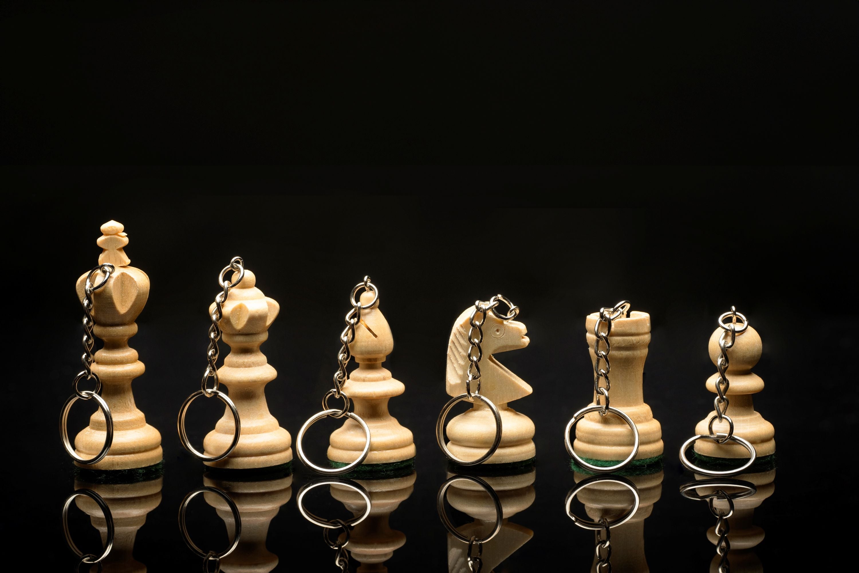 Porte clé - Roi blanc / Pièce d'échecs en bois naturel - Porte clé - Roi blanc / Pièce d'échecs en bois naturel