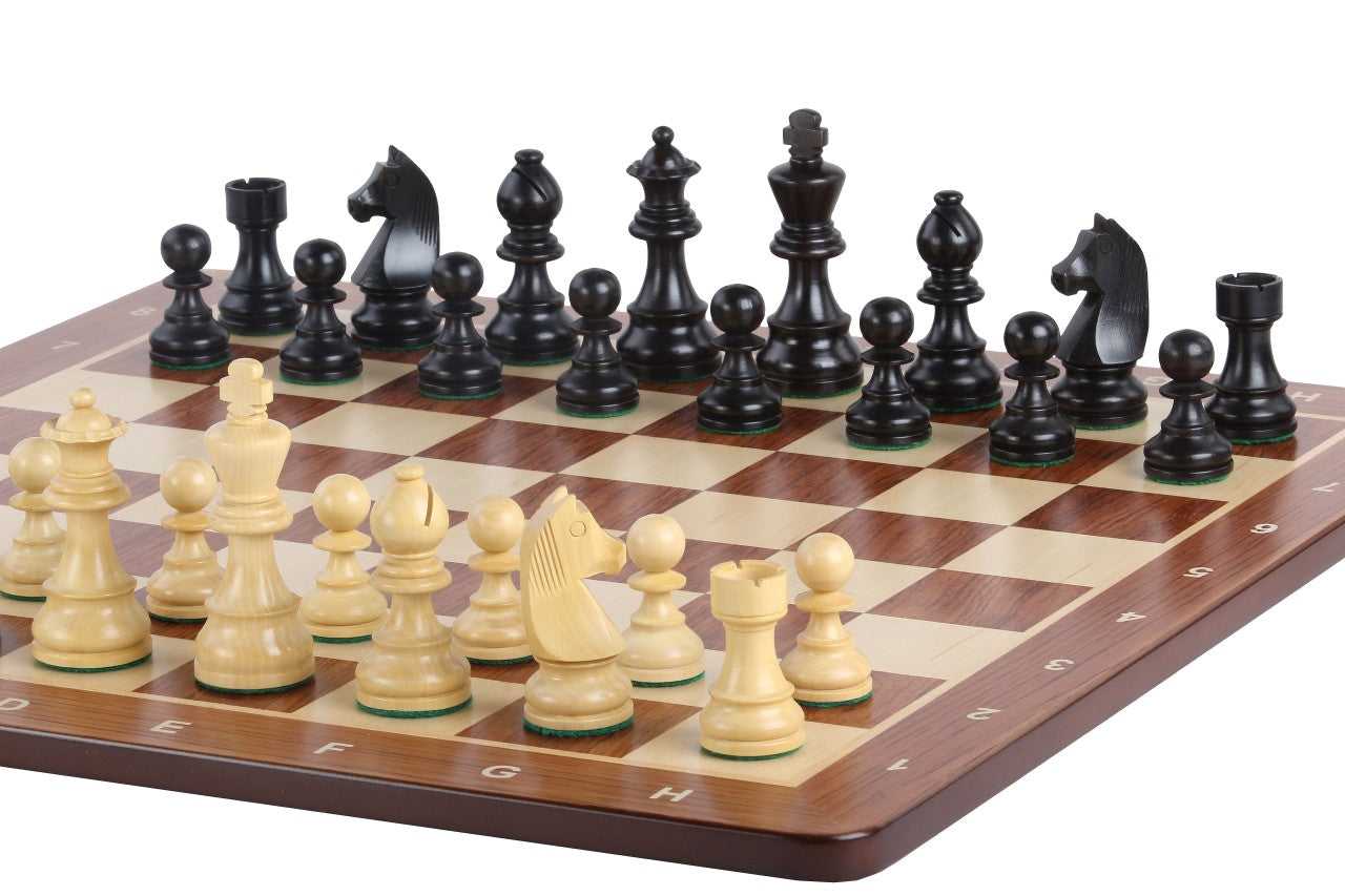 Échiquier noir avec coordonnées en marqueterie de bois de sycomore + Pièces d'échecs Timeless Ebonized - Ensemble de taille 6 - Échiquier noir avec coordonnées en marqueterie de bois de sycomore + Pièces d'échecs Timeless Ebonized - Ensemble de taille 6