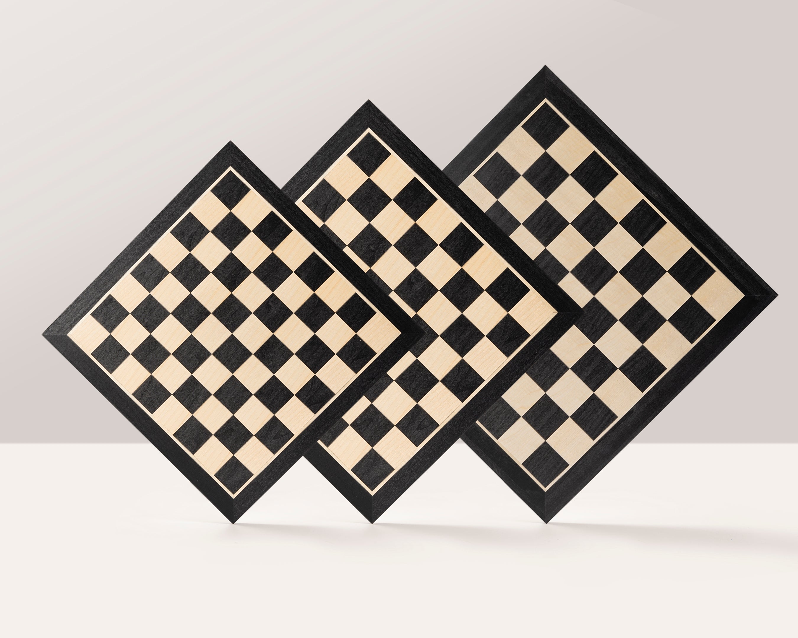 Echiquier en marqueterie de bois de sycomore teinté et naturel - échiquier classique de Taille 5 sans notation - Echiquier en marqueterie de bois de sycomore teinté et naturel - échiquier classique de Taille 5 sans notation