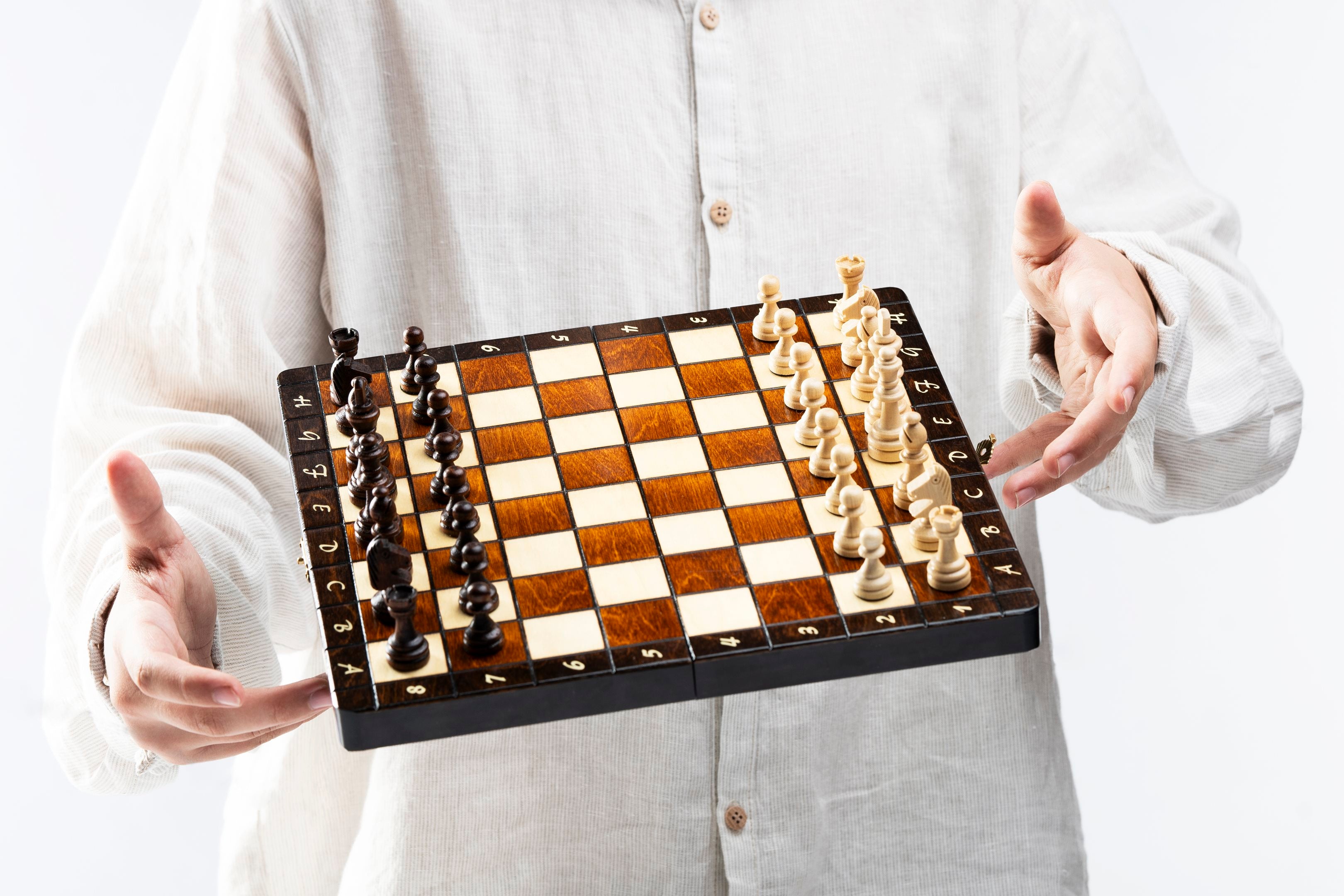 Jeu d'échecs MAGNETIQUE en bois de charme, pliant, de petite taille (28 x 28cm) - Ensemble Complet - Jeu d'échecs MAGNETIQUE en bois de charme, pliant, de petite taille (28 x 28cm) - Ensemble Complet