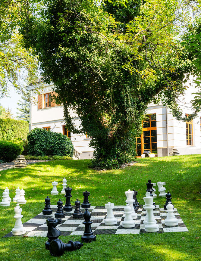 Échecs en plein air – détente en vacances au grand air