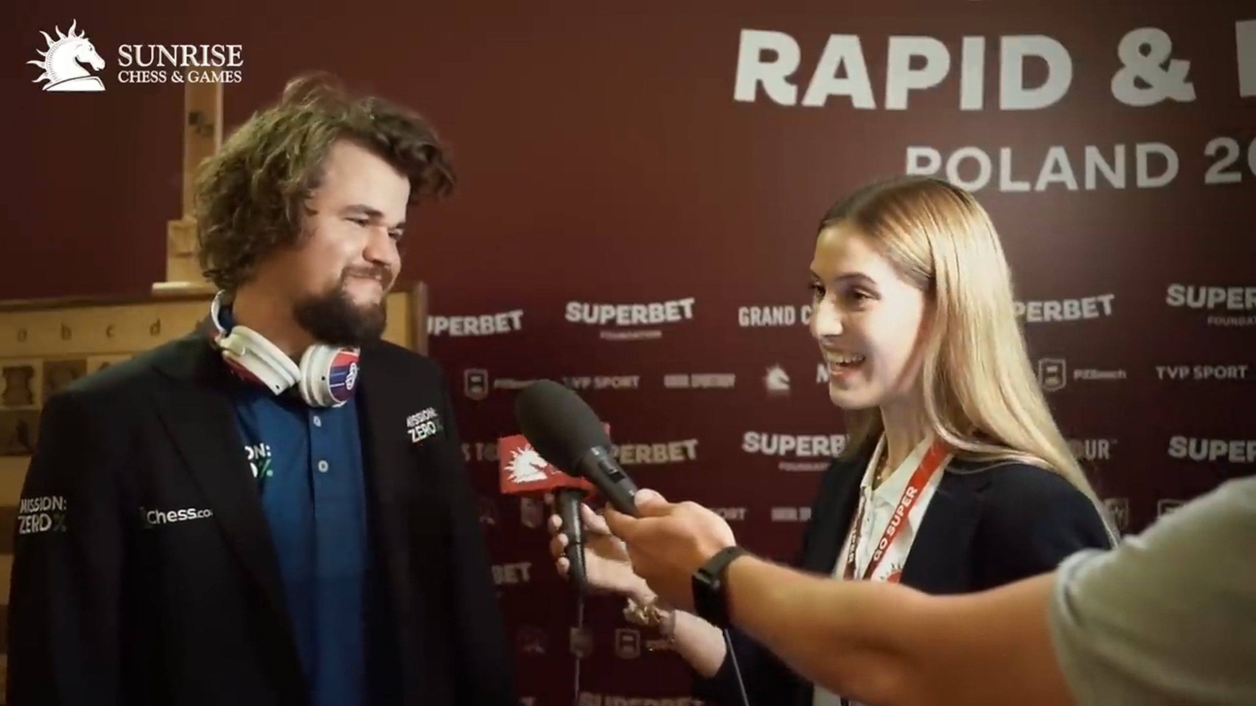 Magnus Carlsen pour Sunrise Chess & Games