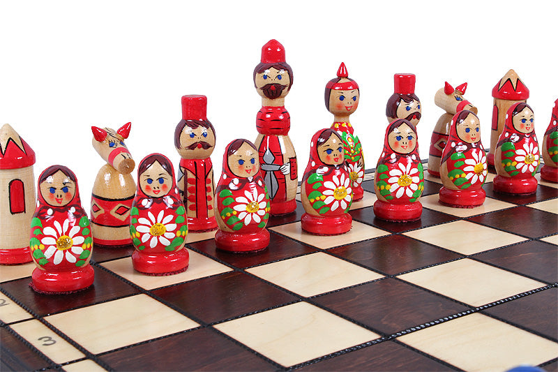 Jeu d'Echecs BABOUCHKA VERT sculpté en bois de bouleau, de taille moyenne (42 x 42cm) - Ensemble Complet - Jeu d'Echecs BABOUCHKA VERT sculpté en bois de bouleau, de taille moyenne (42 x 42cm) - Ensemble Complet