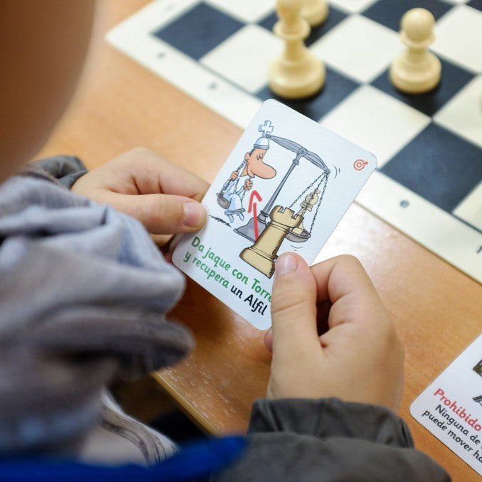Les cartes chanceuses (Lucky cards) - les cartes cartes à jouer pour introduire la chance dans le déroulement d'une partie d'échecs. - 6621ef637cdec772a2999dee28278c34
