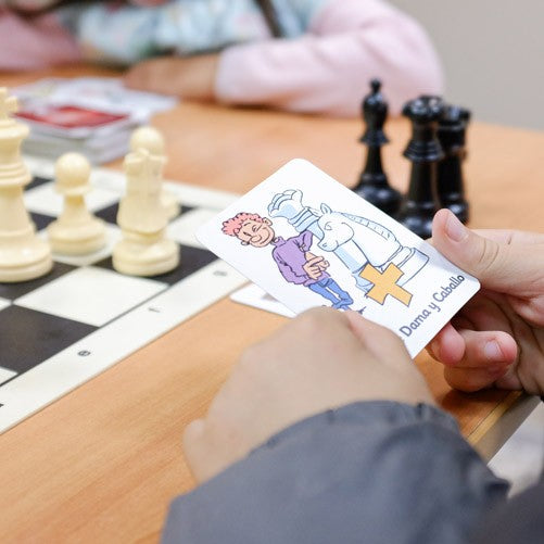 Les cartes chanceuses (Lucky cards) - les cartes cartes à jouer pour introduire la chance dans le déroulement d'une partie d'échecs. - 420b93a35cb13b9f0e4810e49aade99e
