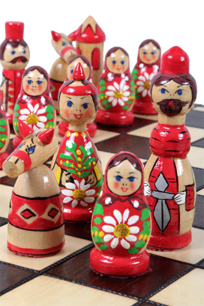 Jeu d'Echecs BABOUCHKA VERT sculpté en bois de bouleau, de taille moyenne (42 x 42cm) - Ensemble Complet - Jeu d'Echecs BABOUCHKA VERT sculpté en bois de bouleau, de taille moyenne (42 x 42cm) - Ensemble Complet