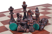 Les pièces d'échecs en bois STAUNTON de taille 7 avec la boîte de rangement en bois clair