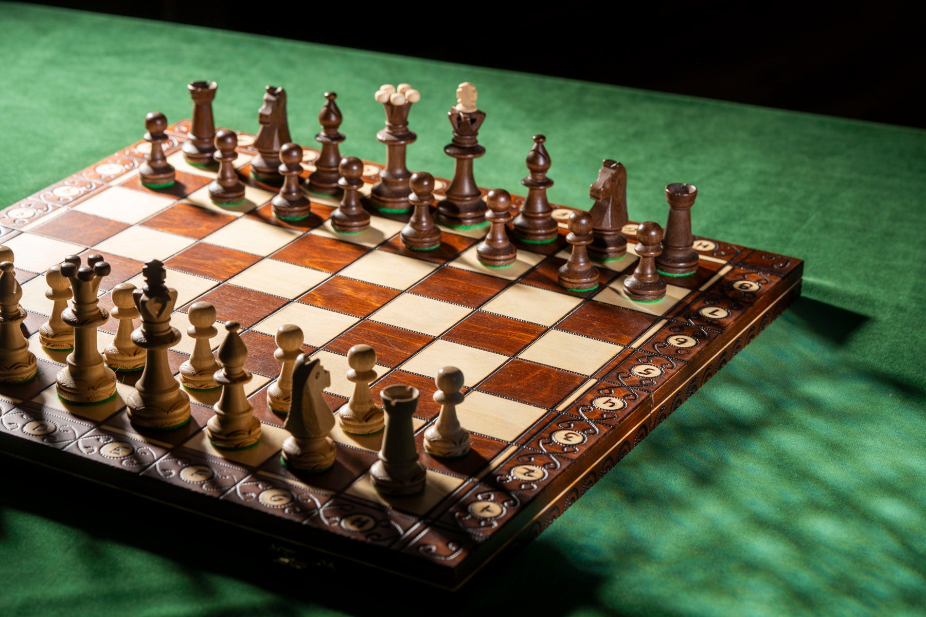 Jeu d'échecs SENATEUR en bois de charme, de taille moyenne (41 x 41cm) - Ensemble Complet - 40e808189258c0821d8f1ef5f8bb393a