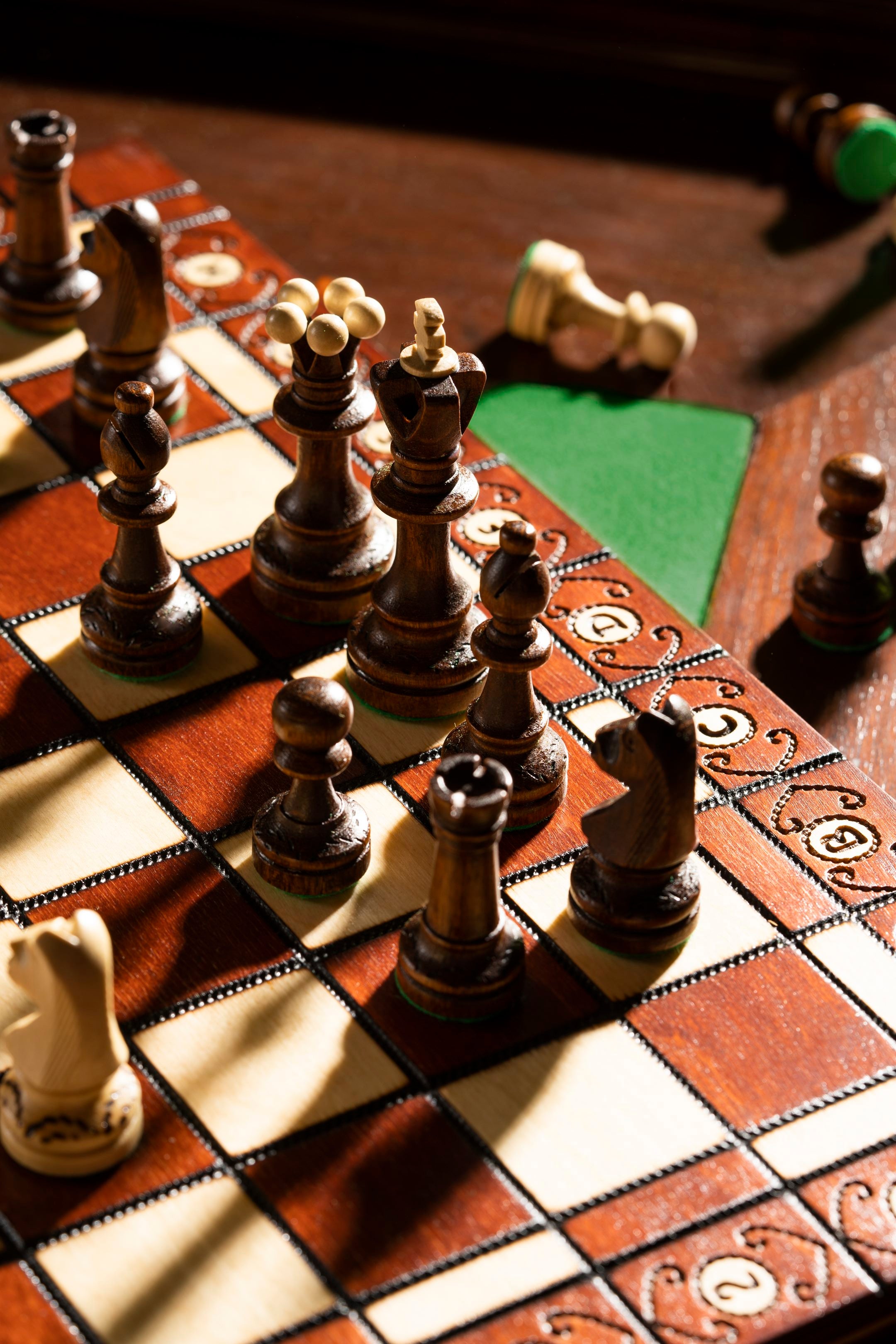 Jeu d'échecs SENATEUR en bois de charme, de taille moyenne (41 x 41cm) - Ensemble Complet - 259e9fae37e539b2d614fdb20058ed3b