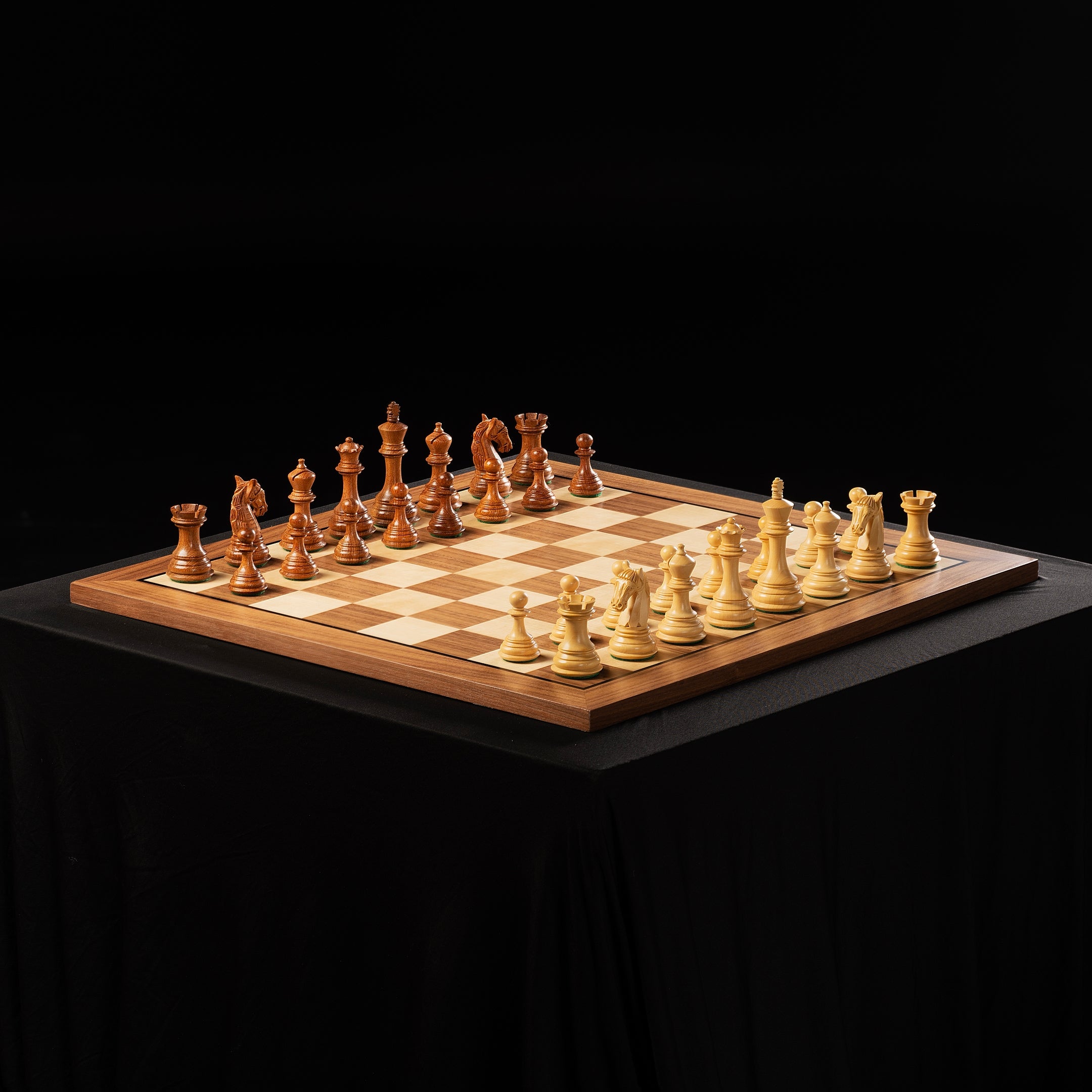 Pièces d'échecs Colombian en bois d'acacia et de buis - Taille 3,75'' - 527b7ee9508f1927f9e7687e52b5f295