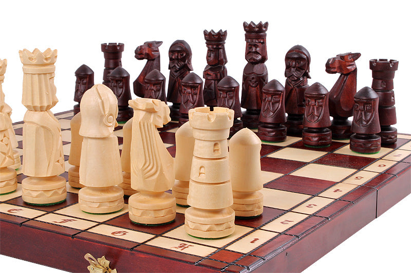 Jeu d'Echecs DU CHÂTEAU sculpté en bois de tilleul, de taille moyenne (50 x 50cm) - Ensemble Complet - 7ec3084e55f48de1e36949d81d339b61