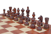 Jeu d'échecs OLYMPIQUE en bois de charme  avec l'échiquier en marqueterie de bois d'acajou et sycomore, de taille moyenne (35 x 35 cm) - Ensemble Complet