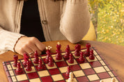 Jeu d'échecs PERLE Rouge (Cerise) en bois de hêtre, de taille moyenne (36 x 36cm) - Ensemble Complet couleur rouge