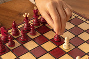 Jeu d'échecs PERLE Rouge (Cerise) en bois de hêtre, de taille moyenne (36 x 36cm) - Ensemble Complet couleur rouge