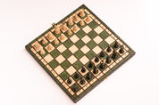 Jeu d'échecs PERLE Vert en bois de hêtre, de taille moyenne (36 x 36cm) - Ensemble Complet couleur verte