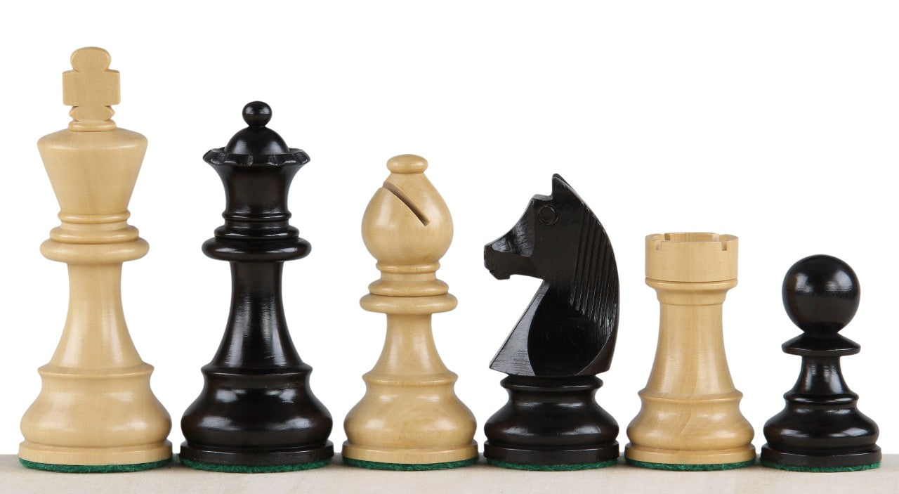 Échiquier avec coordonnées en marqueterie de bois d'acajou et sycomore  + Pièces d'échecs Timeless Ebonized - Ensemble de taille 6 - Échiquier avec coordonnées en marqueterie de bois d'acajou et sycomore  + Pièces d'échecs Timeless Ebonized - Ensemble de taille 6