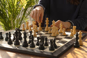 Échiquier en marqueterie de bois de sycomore teinté et naturel + Pièces d'échecs French Ebonized - Ensemble de taille 5