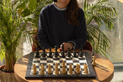 Échiquier Noir avec coordonnées en marqueterie de bois de sycomore  teinté  et naturel + Pièces d'échecs French Ebonized - Ensemble de taille 6