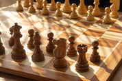 Échiquier en marqueterie de bois d'acajou et de sycomore  + Pièces d'échecs French Acacia - Ensemble de taille 6