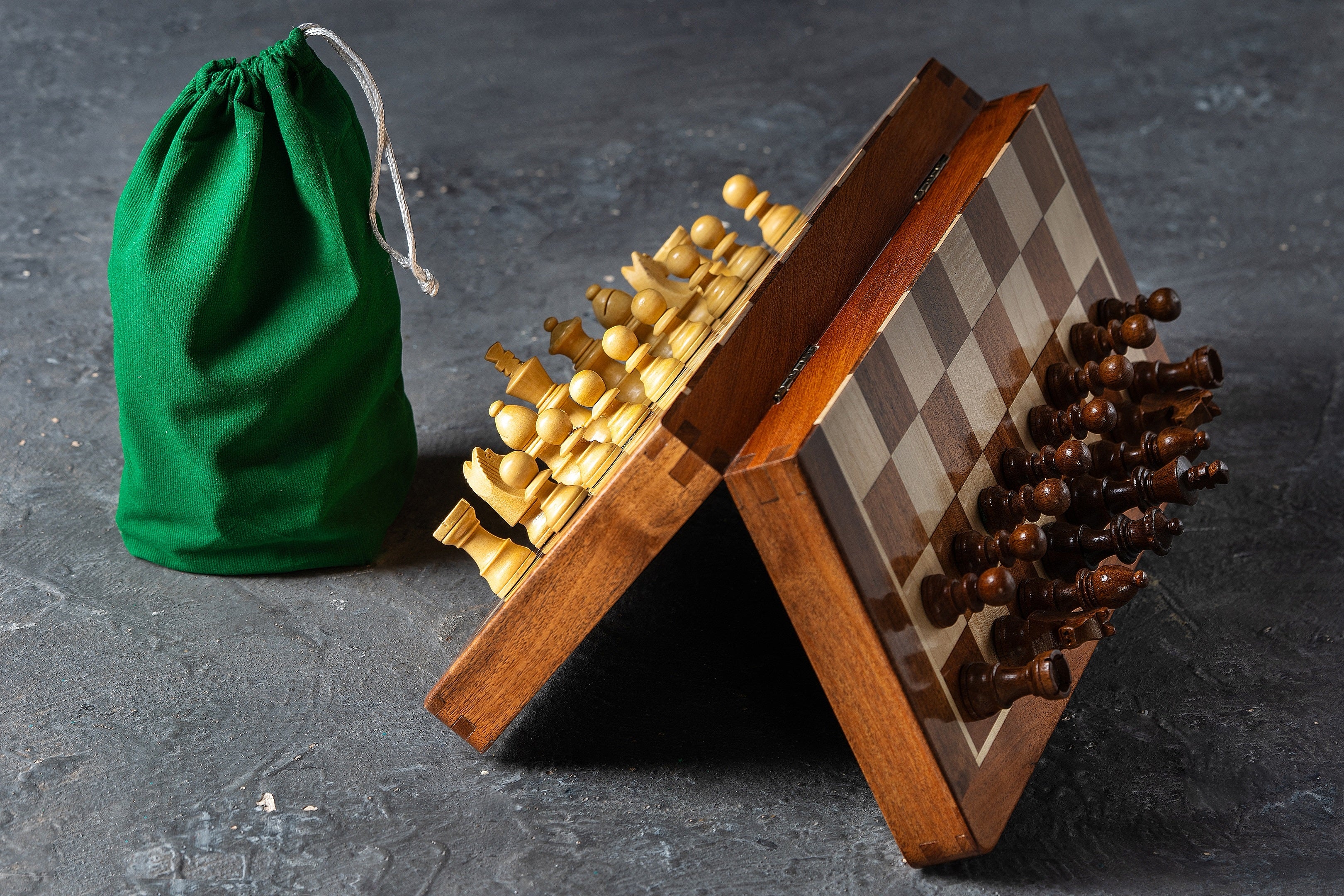 Jeu d'échecs Magnétique Pliant en bois d'acacia et buis de petite taille (30x30cm) - 3c30dda2997b7d84edaf7baa4a5841cf